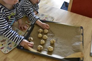 Kinder bácken gesunde Kekse