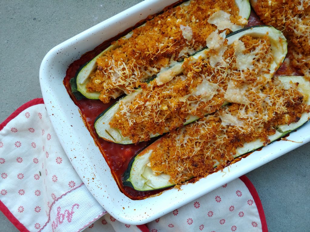 Vegetarisch gefüllter Zucchini