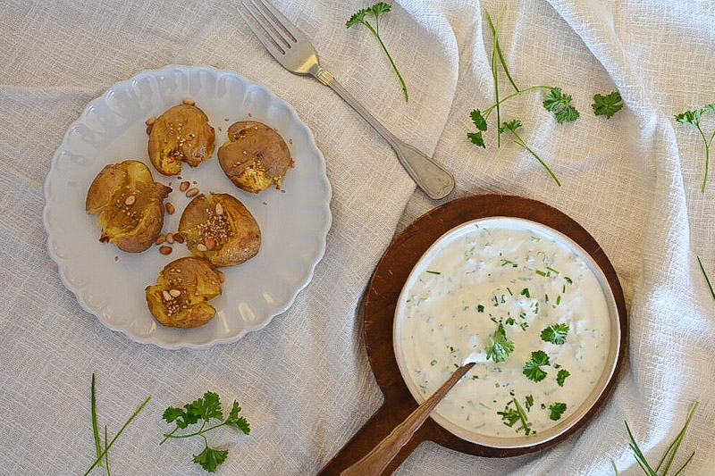 Smashed Potatoes mit Kräuteroße